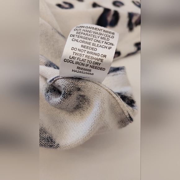 Medium Halogen Animal Print Long Sleeve Lightweight Sweater Blouse - Picture 4 of 8